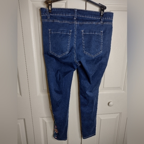 DENIM 24/7 Jeans Womens 12W Dark-Wash Floral Embroidery Skinny Ankle Stretch EUC - Picture 4 of 4